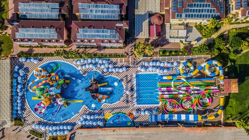 Турция. Отель с аквапарком LONICERA RESORT HOTEL 5* (ALANYA) по отличной цене! Курортный спа-отель Lonicera с обслуживанием по системе «все включено» расположен на знаменитом пляже Инджекум в заливе Фугла. В отеле есть песчаный частный пляж на берегу Средиземного моря. К услугам гостей крытый бассейн, 7 открытых бассейнов, 2 развлекательных бассейна с водными горками, просторный сад и мини-зоопарк. Также в курортном спа-отеле Lonicera предоставляется бесплатный Wi-Fi. В номерах установлены кондиционер и телевизор с плоским экраном и спутниковыми каналами, а также есть балкон и собств