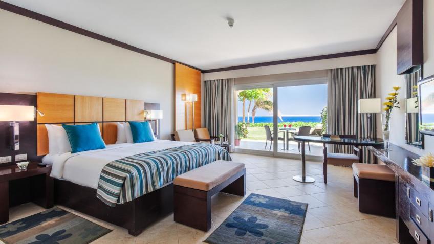 Египет - Популярный Отель CLEOPATRA LUXURY RESORT 5* от 489 € Курортный отель Cleopatra Luxury Sharm El Sheikh расположен у пляжа на Синайском полуострове, в великолепном районе Набк Бэй. На территории этого 5-звездочного отеля есть частный пляж и работает дайвинг-центр. К услугам гостей большой пейзажный бассейн, а также 10 ресторанов и баров. Расстояние до аэропорта составляет 7 км.