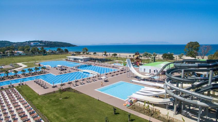 Турция. Эгейское Море. KORUMAR EPHESUS SPA BEACH RESORT 5*. Скидка при бронировании до 31.03.2020 Всеми полюбившийся отель Korumar Ephesus Spa Beach Resort 5* наша гордость на Эгейском побережье. Хороший сервис, шикарный пляж, пологий вход в море, аквапарки, и очень уютные номера! Курортный спа-отель Corumar Ephesus Beach с обслуживанием по системе «ультра все включено» расположен на пляже в городе Кушадасы, в 7 км от пристани Кушадасы. К услугам гостей открытый бассейн с водными горками и спа-центр с хаммамом, гидромассажной ванной и сауной. Во всех номерах есть телевизор с плоским экраном и спутнико